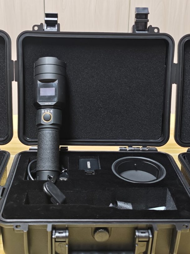 MS600-L detector standing in its open hard carrying case